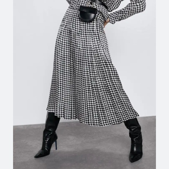 Zara Dresses & Skirts - Zara satin houndstooth box pleat maxi skirt black white